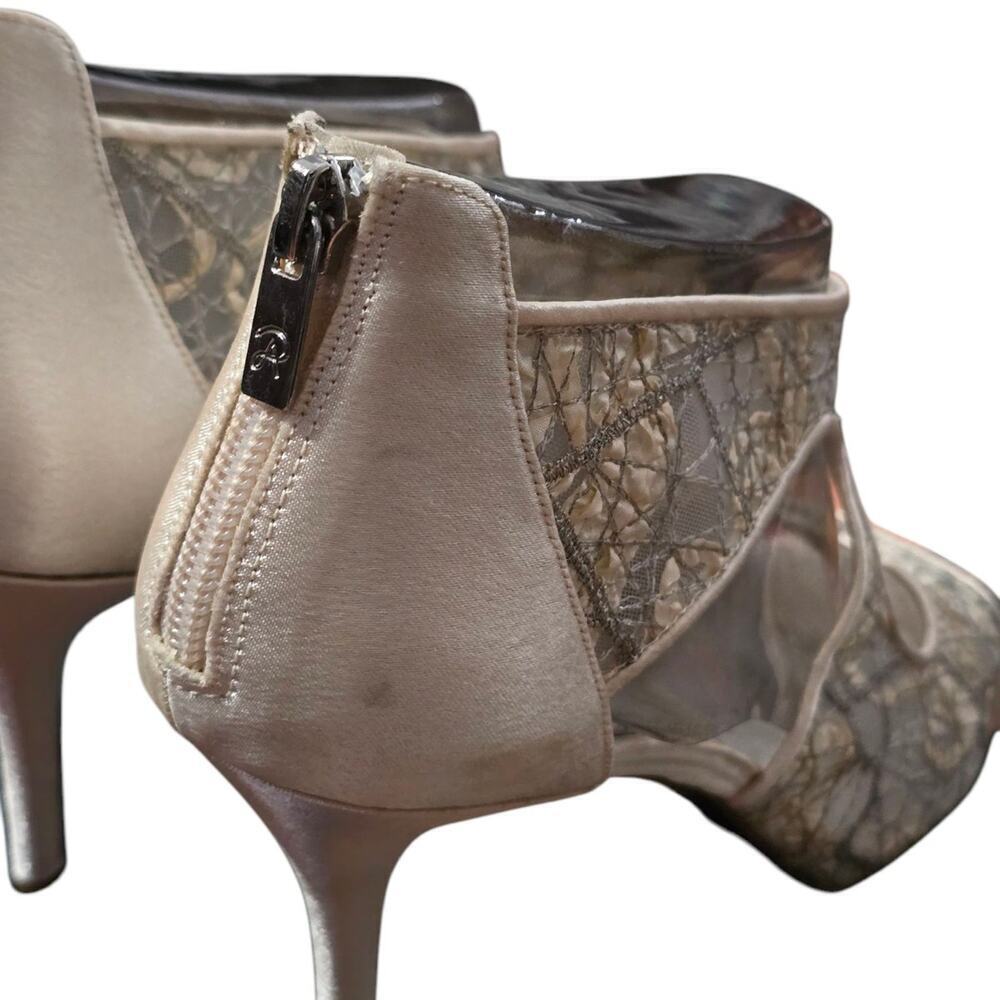 Adrianna Papell Beige Silver Lace Arissa Formal Pump Heels Size 40 (10) - Picture 5 of 8